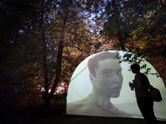 Projections de photographies à la Nuit des Images samedi à l'Elysée
