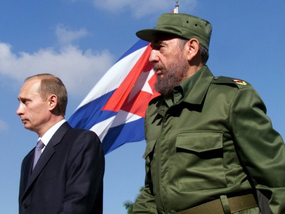 Première rencontre entre Poutine et Fidel Castro en 2000 (archive)