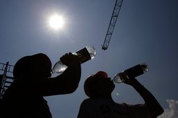 Canicule, gel: faut-il changer la législation actuelle sur le travail?