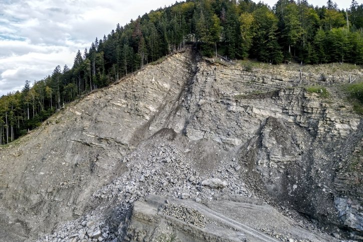 Après la catastrophe de 1994, la route de Falli-Hölli, près de Plasselb, est de nouveau le théâtre de glissements de terrain