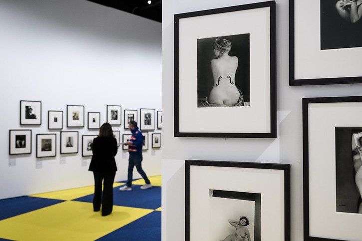 L'exposition réunit 188 photographies de Man Ray, issues d'une collection privée. © KEYSTONE/JEAN-CHRISTOPHE BOTT