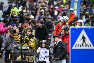 Parade à vélo festive et politique à Lausanne