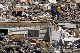 5 morts après le passage d'une tornade dans le centre des USA