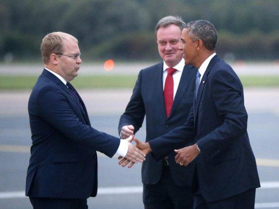 Barack Obama à son arrivée mercredi à Tallinn, en Estonie.