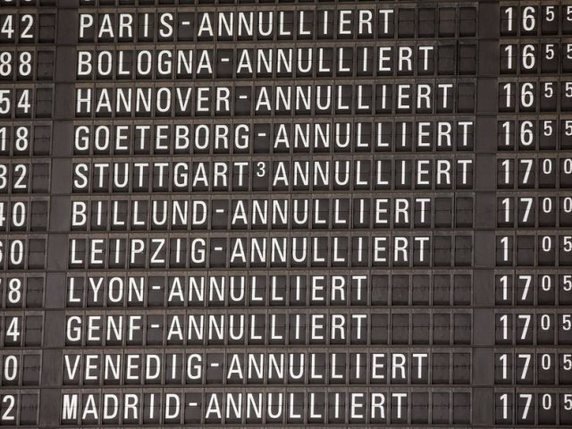Panneau d'affichage à l'aéroport de Francfort (archives)