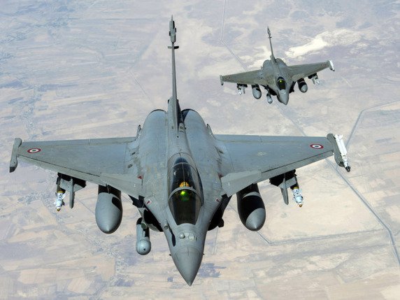 Deux Rafale français survolant l'Irak (Image de l'armée française).