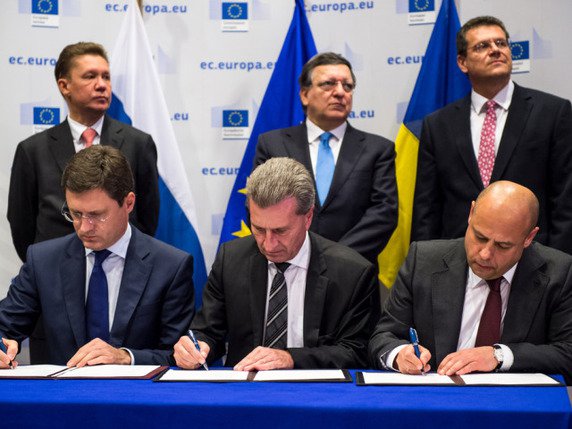 MM. Oettinger (centre), Novak (gauche) et Prodan ont signé l'accord