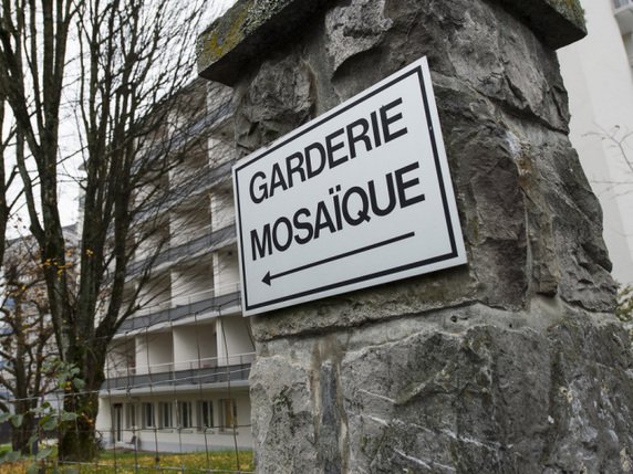 Panneau indicateur de l'entrée de la garderie concernée