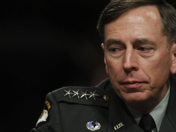 Petraeus avait démissionné en 2012 après être passé aux aveux (A).