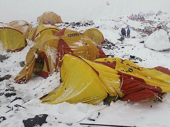 Le camp de base de l'Everest après l'avalanche