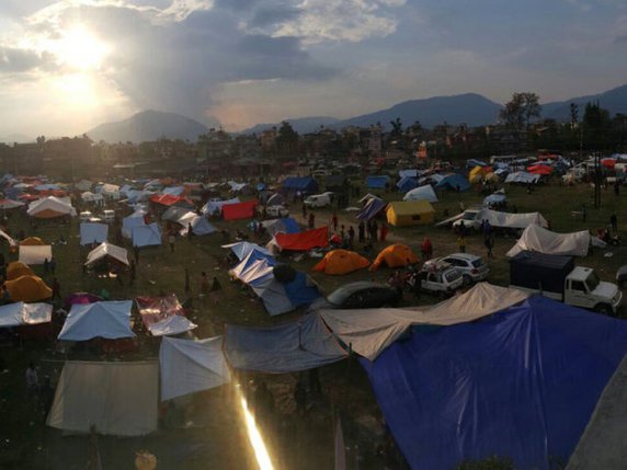 De nombreux Népalais doivent dormir sous tente