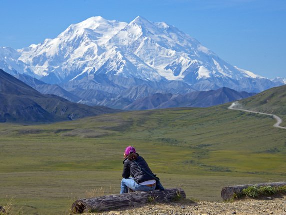Le Mont McKinley, en Alaska, a été officiellement rebaptisé Denali par Barack Obama dimanche. Culminant à 6194 mètres, il s'agit du plus haut sommet d'Amérique du Nord (Archives). © Keystone/AP Holland America Line/ANDY NEWMAN