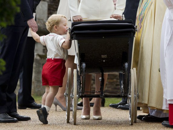 Le prince George lors du baptême de sa petite soeur Charlotte en juillet dernier (archives) © KEYSTONE/AP POOL/MATT DUNHAM
