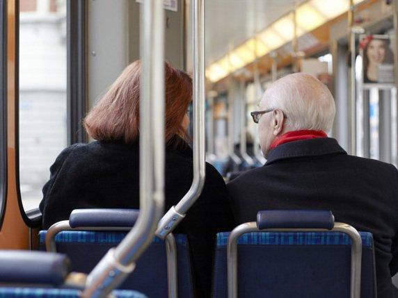 Il s'agit d'évaluer notamment la ponctualité, la propreté et l’information aux passagers des trains et bus (image symbolique). © Keystone/PETRA OROSZ