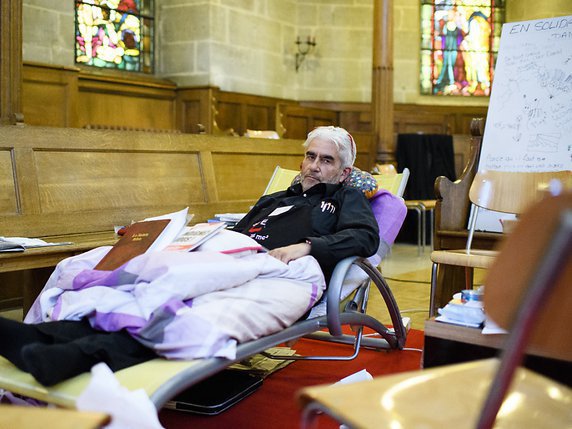 Le pasteur avait entamé une grève de la faim le 16 juin dernier. Il occupait depuis l'Eglise St-Laurent à Lausanne (archives). © KEYSTONE/MANUEL LOPEZ