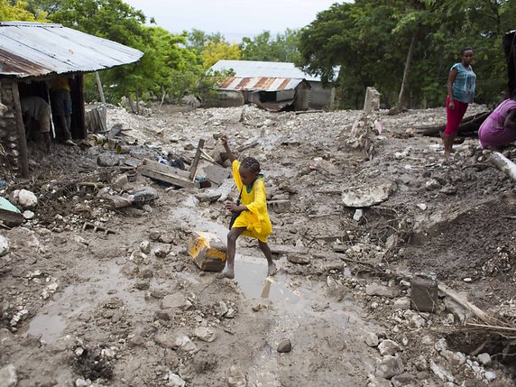 Au total, l'ouragan Matthew pourrait déverser entre 25 et 38 centimètres de pluies sur la Jamaïque ainsi que sur le sud et le sud-ouest d'Haïti, des précipitations "susceptibles d'entraîner des inondations et des coulées de boue potentiellement meurtrières" (archives). © KEYSTONE/AP/DIEU NALIO CHERY