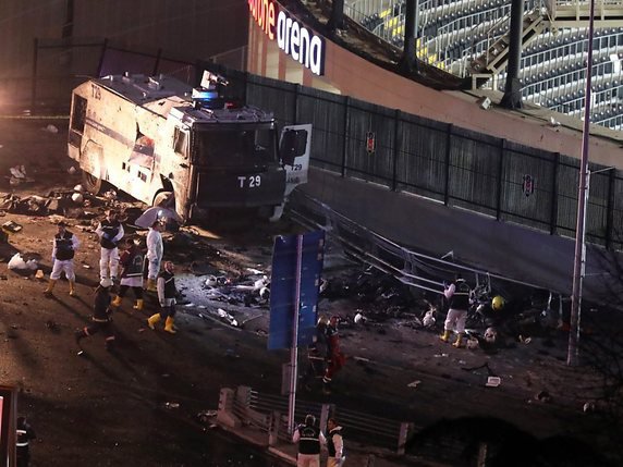 L'attentat est survenu deux heures après la fin d'un match dans la Vodafone Arena entre les clubs de Besiktas et Bursaspor. © KEYSTONE/EPA/TOLGA BOZOGLU