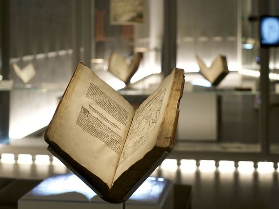Un manuscrit original de Jean-Jacques Rousseau fait partie des écrits présentés par l'installation "Idées de la Suisse". © Musée national suisse