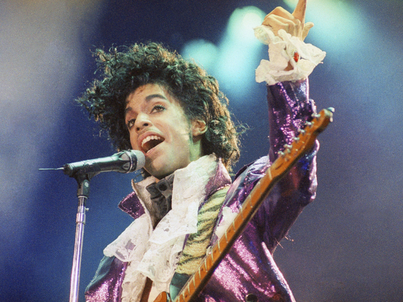 La justice américaine a bloqué la sortie d'un mini-album posthume de Prince (archives). © KEYSTONE/AP/LIU HEUNG SHING