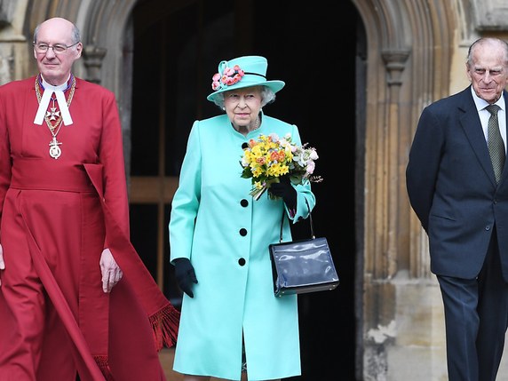 La reine toute de turquoise vêtue le 16 avril dernier à Edimbourg (archives). © KEYSTONE/EPA/FACUNDO ARRIZABALAGA