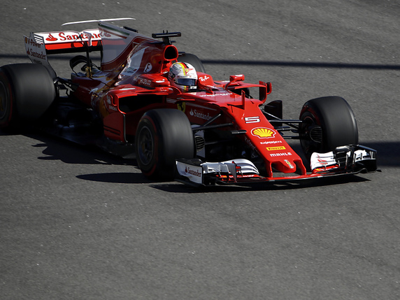 Vettel a mis sa Ferrari en pole position © KEYSTONE/AP/PAVEL GOLOVKIN