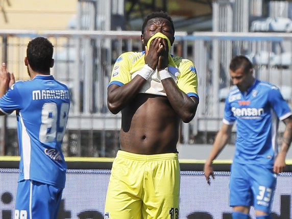 Sulley Muntari est sorti dégoûté. © KEYSTONE/EPA ANSA/FABIO MUZZI