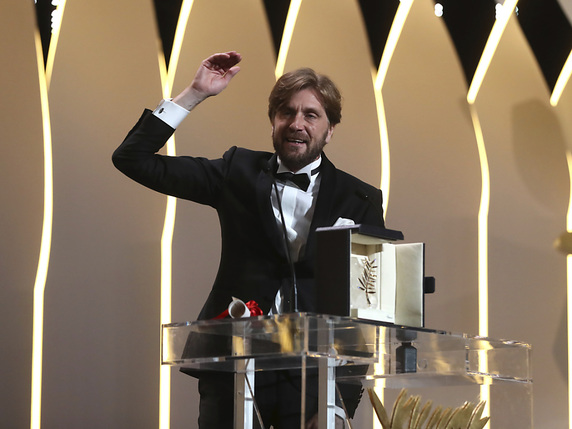 Le réalisateur suédois Ruben Östlund a reçu la Palme d'or à Cannes pour son film "The Square". © KEYSTONE/AP/ALASTAIR GRANT
