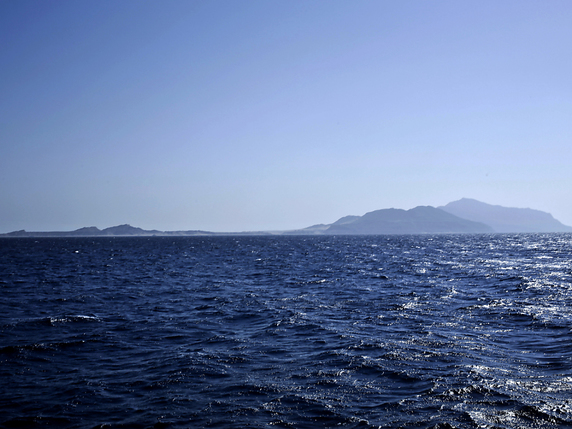 Situées stratégiquement à l'entrée du golfe d'Aqaba, Tiran (photo) et Sanafir permettent de contrôler l'accès au port israélien d'Eilat grâce au détroit de Tiran (archives). © KEYSTONE/AP/NARIMAN EL-MOFTY