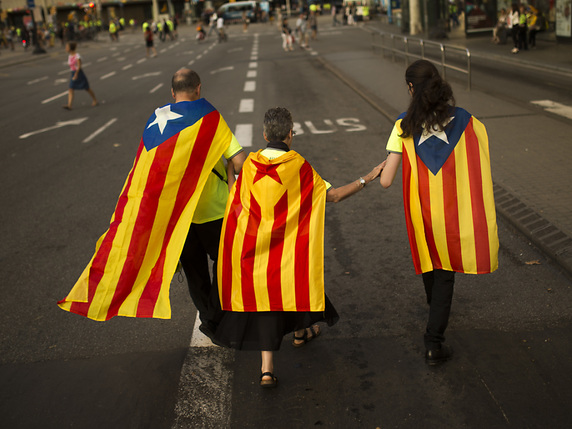 La Catalogne vit depuis le début des années 2010 une poussée de fièvre indépendantiste, liée notamment à l'annulation partielle d'un statut qui lui conférait le titre de "Nation" et des compétences élargies. © KEYSTONE/AP/FRANCISCO SECO