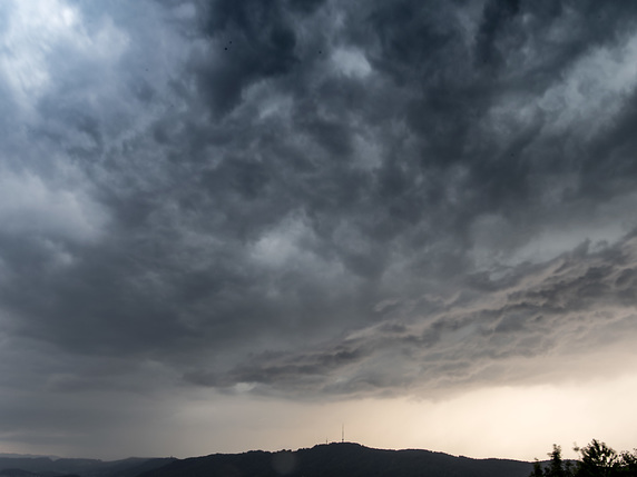 Les vents tempétueux ont causé de nombreuses perturbations en Suisse (photo symbolique). © KEYSTONE/ENNIO LEANZA