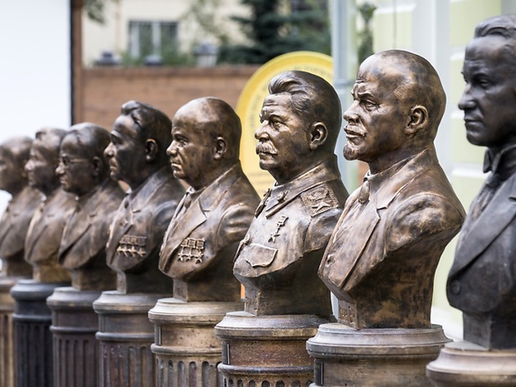 Après avoir été déboulonnés, bustes et statues reviennent en force en Russie © KEYSTONE/AP/ALEXANDER ZEMLIANICHENKO