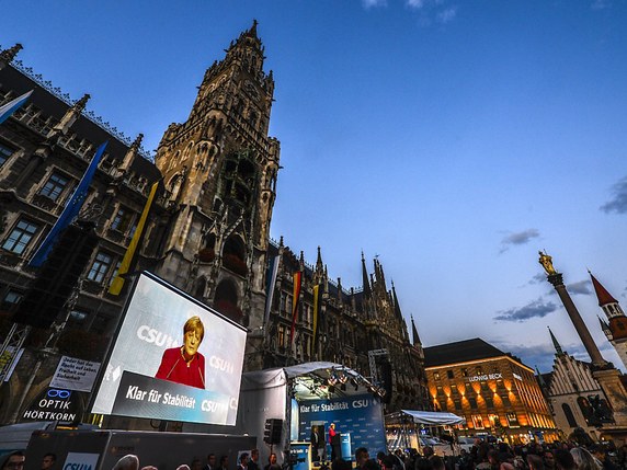 La chancelière Angela Merkel est restée imperturbable malgré les sifflets de vendredi à Munich © KEYSTONE/EPA/CHRISTIAN BRUNA