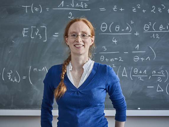 La mathématicienne Mathilde Bouvel, 34 ans, a été récompensée pour ses travaux en combinatoire. © FNS/Keystone/Gataric-Fotografie.ch
