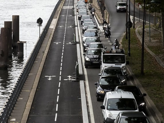 La ville de Paris veut en finir avec les moteurs à essence d'ici 2030 (archives). © KEYSTONE/EPA/ETIENNE LAURENT