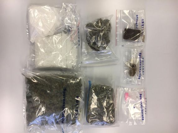 Les forces de l'ordre ont saisi d'importantes quantités de marihuana et d'ecstasy en deux jours, principalement dans le canton de Zurich. © Police cantonale SZ