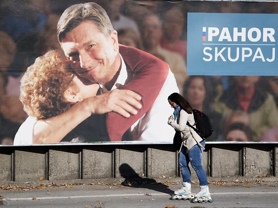 Borut Pahor, candidat indépendant mais qui a longtemps dirigé les sociaux-démocrates (centre gauche), a été Premier ministre de 2008 à 2012, années de grandes difficultés financières pour la Slovénie. © KEYSTONE/EPA/IGOR KUPLJENIK