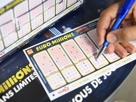 Lors du prochain tirage mardi, 70 millions de francs seront en jeu, a indiqué la Loterie romande (archives). © KEYSTONE/LAURENT GILLIERON