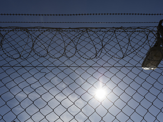 Les députés vaudois ont évoqué la problématique des agents de sécurité dans les prisons vaudoises mardi au Grand Conseil (Photo prétexte). © KEYSTONE/GAETAN BALLY