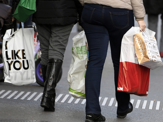 La consommation privée devrait connaître "une croissance robuste" en 2018, selon BAK Economics (photo symbolique). © KEYSTONE/WALTER BIERI