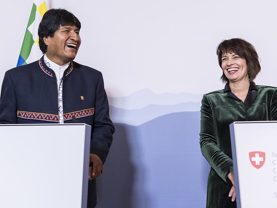 Le président bolivien Evo Morales et la présidente de la Confédération Doris Leuthard se sont exprimés lors d'une conférence de presse à Berne. © KEYSTONE/ALESSANDRO DELLA VALLE