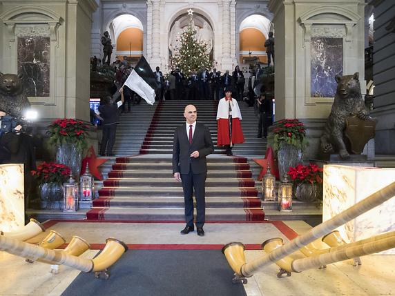 "Nous avons toujours su que ce qui nous unit est plus fort que ce qui nous sépare. Nous avons appris que renforcer les minorités, c'est renforcer le pays" a dit le nouveau président de la Confédération Alain Berset lors de son allocution du Nouvel An (archives). © KEYSTONE/PETER KLAUNZER