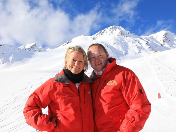 Les conseillers nationaux Jürg Stahl (UDC/ZH) et Andrea Gmür (PDC/LU) sont arrivés premier homme et première femme au traditionnel slalom géant des parlementaires à Davos (GR). © Keystone/SNOW-WORLD.CH.m@rcel giger.Davos Platz