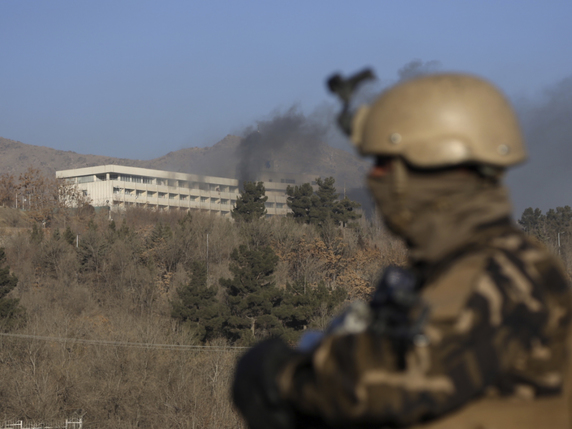 L'attaque de l'hôtel Intercontinental de Kaboul a duré douze heures. Elle s'est finalement terminée dimanche matin. © KEYSTONE/AP/RAHMAT GUL