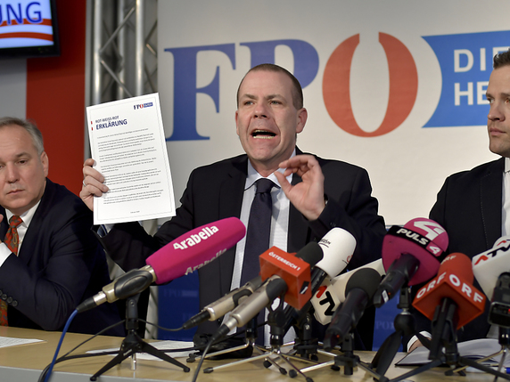 Les caciques du FPÖ lors de l'annonce mardi à Vienne de la mise en place de cette commission © KEYSTONE/APA/APA/HERBERT NEUBAUER