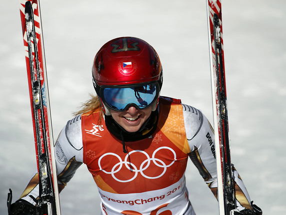 Ester Ledecka: une snomboardeuse qui devient Championne olympique du Super-G... © KEYSTONE/AP/CHRISTOPHE ENA