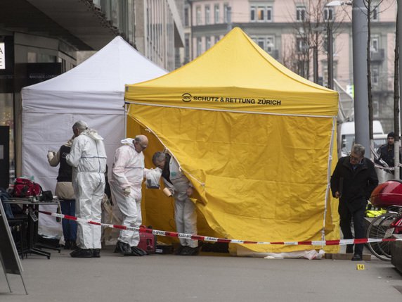 Un homme a tué une femme avant de retourner l'arme contre lui vendredi près de la gare de Zurich. © KEYSTONE/ENNIO LEANZA