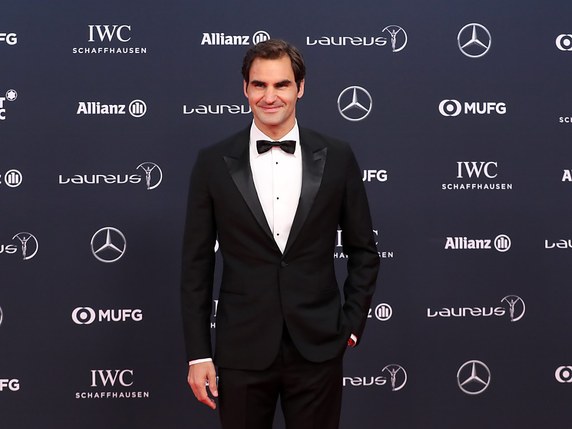 Cinquième et sixième Awards pour Roger Federer. © KEYSTONE/EPA/SEBASTIEN NOGIER