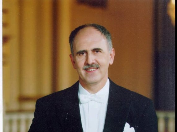 Le chef d'orchestre espagnol Jesus Lopez Cobos (ici en 1997) est décédé à Berlin (archives). © KEYSTONE/AP CINCINNATI ENQUIRER