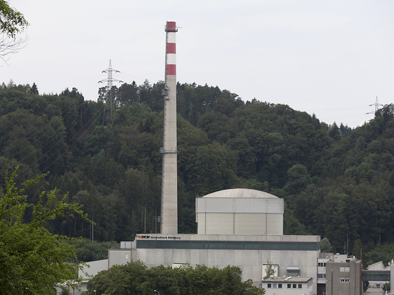 Le réacteur de la centrale nucléaire bernoise de Mühleberg a été arrêté d'urgence en raison d'une perturbation technique. Il n'y a aucun danger pour la population et l'environnement selon l'exploitant BKW (archives). © KEYSTONE/GAETAN BALLY