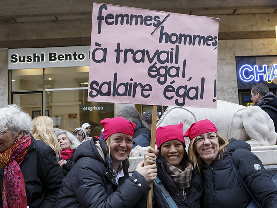 La Journée internationale des femmes est l'occasion de rappeler que la Suisse est encore loin de l'égalité salariale entre hommes et femmes (archives). © KEYSTONE/SALVATORE DI NOLFI